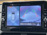 【アラウンドビューモニター】車を上から見下ろしているかのような映像で周囲の状況がひと目で確認、狭い駐車場に駐車するときも安心です♪
