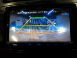 バックカメラの画像です。ガイドラインがスムースな車庫入れをサポートいたします。車庫入れの安心感がアップしますね。