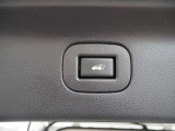 荷物の多い際にも便利なパワーバックドア搭載!