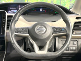 インテリアに合わせたデザインのステアリングは、運転される方のことも考え、運転しやすい形状、大きさです。是非一度、実際に触ってお確かめください。
