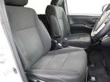 運転席の写真です!座り心地も良さそう、あなたのドライビングポジションをガッチリ支え、心地よい安心感で、ロングドライブもらくらく??