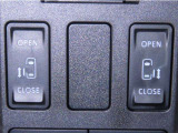 両側電動スライドドアを装備しております。