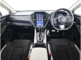 視界の良さが魅力の運転しやすいコックピット。シンプルで操作性に優れたインパネデザインと、SUBARUならではの安全性能への徹底したこだわりが光る視界設計です。