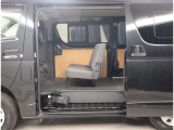 リアシートは可倒式になっていますので、長いお荷物も収納できます!!