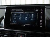 ナビゲーションは純正メモリーナビを装着しております。AM、FM、Bluetooth、フルセグTVがご使用いただけます。初めて訪れた場所でも安心ですね!