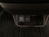 12V電源ソケットを設置しております。周辺機器の充電にご利用頂けます。