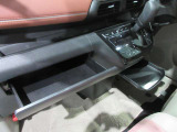 インストスライドボックス ティッシュボックスがまるまる一つ入るボックスです運転席からも開け閉め可能です