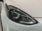 LEDヘッドライトは、点灯の瞬間から最大光量を発揮し、突然暗くなるトンネルなどでの安定感を高めます。