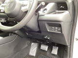 横滑りを防ぐVSAなどのスイッチは、運転席の右側、手の届きやすい位置にあります。