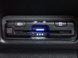 ■【ETC車載器】が装備されています。セットアップをしてお渡しとなり、ETCカードを差し込むだけで高速道路の利用が可能です。