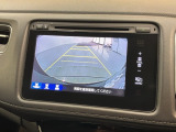 リバースギアに入れるだけで後方の表示へ切り替わります。夜間や雨の日の駐車も楽になりますよ。