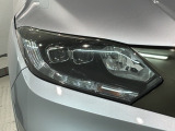 LEDヘッドライトは、点灯の瞬間から最大光量を発揮し、突然暗くなるトンネルなどでの安定感を高めます。