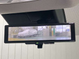 【インテリジェント ルームミラー】車両後方のカメラ映像をミラー面に映し出すので、車内の状況や、天候などに影響されずいつでもクリアな後方視界が得られます!