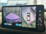 【マルチビューカメラシステム】専用のカメラにより、上から見下ろしたような視点で360度クルマの周囲を確認することができます☆死角部分も確認しやすく、狭い場所での切り返しや駐車もスムーズに行えます。