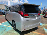みなさまのカーライフに安心をプラス! 故障しやすいパーツはもちろん、壊れた際に高額な修理費用がかかってしまうパーツまで、広範囲でカバーする「中古車保証」をご用意しております。【ファイブワン保証】