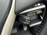 高速道路で便利な【クルーズコントロール】も装着済み。アクセルを離しても一定速度で走行ができる装備です。加速減速もスイッチ操作でOKです。