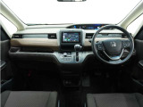 ◆インテリアパネル◆視界広々で非常に運転しやすくロングドライブでも疲れを感じさせないすっきりとまとまったインパネ周りです。