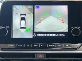 【アラウンドビューモニター】車を上から見下ろしているかのような映像で周囲の状況がひと目で確認、狭い駐車場に駐車するときも安心です♪