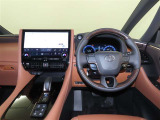整然と纏められた操作性の良いスイッチ類。