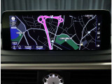 パノラミックビューモニター。車両を上から見たような映像を表示。運転席から目視しにくい車両周囲の状況をリアルタイムで確認できます。
