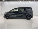 両側パワースライドドア付きだから、狭い駐車スペースなどでの 乗り降りラクラク!小さなお子さまのいるご家庭には嬉しい装備。