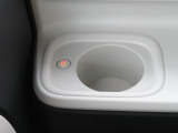 ホッとカップホルダーが運転席・助手席にあります。ホットドリンクをちょうど良い温度でキープしてくれる保温機能付で嬉しいです。