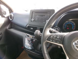 操作しやすい運転席廻り!操作パネルも使いやすい!!ドライブが楽しくなりますっ