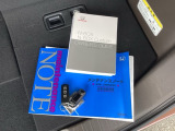 メンテナンスノート【整備記録簿】、取説も揃っています。スマートキーはバッグなどにしまったままボタン操作でエンジンの始動・停止ができて大変便利です。