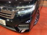 【LEDヘッドライト】悪天候や夜間走行時も良好な視界を確保し安心して運転できる高輝度LEDヘッドライトを装備!点灯速度が早く、消費電力も抑えられています。