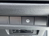 ハンドル右奥には各種設定スイッチがあります。運転者がスッと手を伸ばせば操作できので便利です。