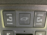 【パワーバックドア】スマートキーや運転席のボタンを押すだけでリアゲートが自動で開閉します!荷物を持っている時や、高い位置にあるバックドアを閉める際に便利な機能です♪