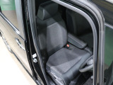 程よい硬さとホールド性が高いシートで長時間運転も快適です。