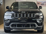 伝統のセブンスロットルグリルが一目でJeepと分かります。