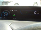 スタイリッシュなデザインのインパネ。各操作スイッチは使いやすい位置に配置されてます。