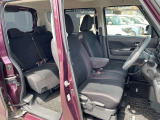 運転席は広く座りやすいです。