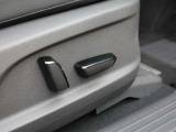運転席パワーシート装備です。