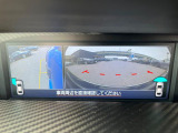 【フロント&サイドカメラ】ドライバーから見にくい死角部分を映像で確認できる前方と左側面にカメラを装着。見通しがきかない場所や住宅密集地などを運転することが多い人におすすめの安心装備です。