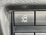 【パワースライドドア】スマートキーや運転席のスイッチでスライドドアの開閉が可能♪電動だから力を入れてドアを開ける必要が無く、小さいお子様でも、重い荷物を持っている時もラクに開け閉めできます♪