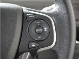 ◆アダプティブクルーズコントロール◆予め設定した車速内でクルマが自動的に加減速。前走車との適切な車間距離を維持しながら追従走行します。【LKAS】車線維持支援システムでステアリング操作を支援。
