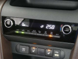 【オートエアコン】車内温度を感知して自動で温度調整をしてくれるのでいつでも快適な車内空間を創り上げます!どの席に座っても快適なドライブが楽しめます♪