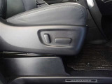 パワーシート搭載。微妙な調整が手軽にでき、ピッタリのポジションで運転することが可能です。