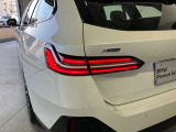 リアランプ 立体的な造形としてBMWらしい個性的なリアビューを明確化しました。