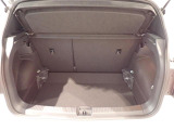 荷室は荷物を隠せるトノカバー付!充分な荷室の広さです!