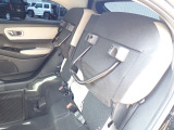 ◆チップアップ&ダイブダウン機構付【ULTR SEAT】は後席座面を左右分割で跳ね上げることができます。トランクで積載できない背の高い荷物をラクラク収納できます。ホンダ車ならではの人気装備です。