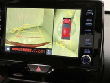 車庫入れなど後進運転時に死角をモニターで確認ができて安全です♪ ステアリング操作の参考になるガイド線も表示しますので車庫入れがニガテな方も安心ですネ!