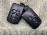 手荷物が多いときでも、スマートキーをバッグやポケットに携帯していれば、キーを取り出すことなくドアの解錠・施錠ができます