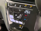 【オートエアコン】一度お好みの温度に設定すれば、車内の温度を検知し風量や温度を自動で調整。暑い&hellip;寒い&hellip;と何度もスイッチ操作をする必要はありません。快適な車内空間には必須の機能ですね♪