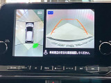 【アラウンドビューモニター】車を上から見下ろしているかのような映像で周囲の状況がひと目で確認、狭い駐車場に駐車するときも安心です♪