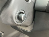 【電動コラム】シートメモリーと合わせて使用すると複数人運転する場合は、お好きなポジションを記憶する事ができます。細かな調節も可能なため、ストレスなく運転が出来ます。