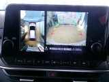 アラウンドビュ-モニタ-装備。上から見下ろしているような映像が表示されるので、車庫入れ時にも安心です!確認しずらい障害物等も視認しやすいですね^^